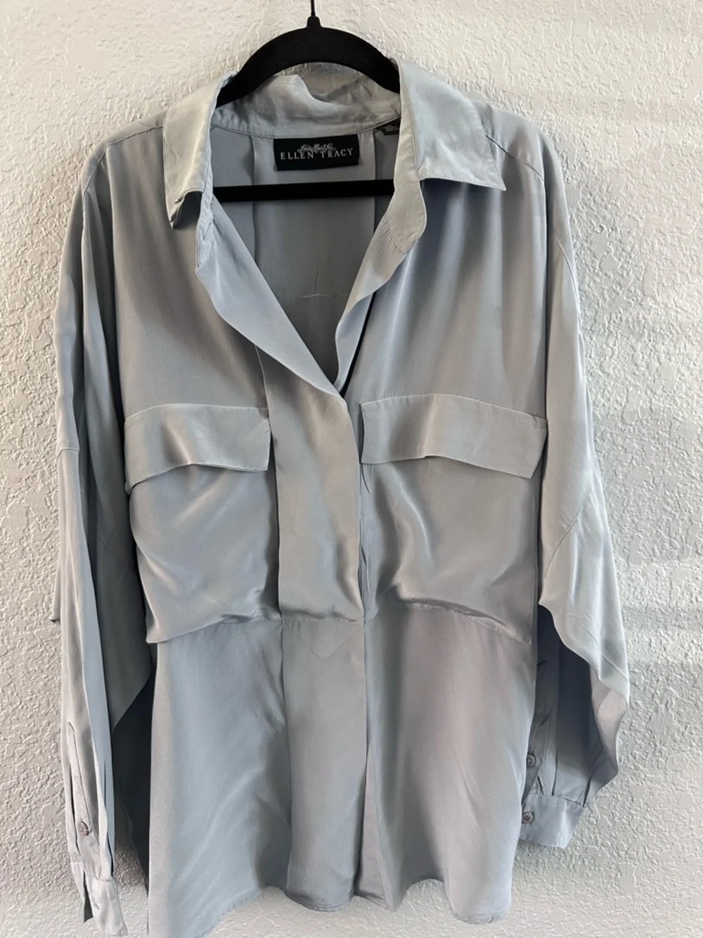 Ellen Tracy 100% Silk Blouse Size 14 Gray Button Front Pocket Top - Picture 3 of 9